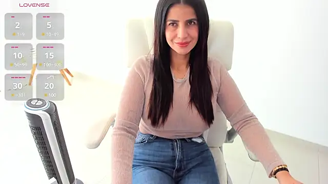 Snapshot of renata_t_ chatting on 03-05-25, 03:51 renata t online show from 03-05-25, 03:51