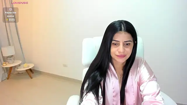 Snapshot of renata_t_ chatting on 03-08-25, 10:32 renata t online show from 03-08-25, 10:32