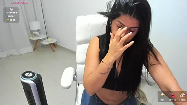 Snapshot of renata_t_ chatting on 03-11-25, 12:44 renata t online show from 03-11-25, 12:44