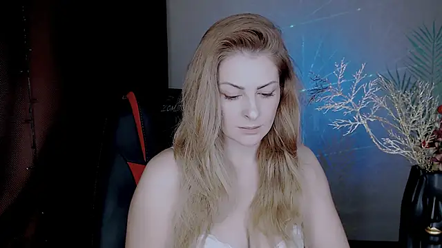 Eleonores online show from 12-18-25, 05:24