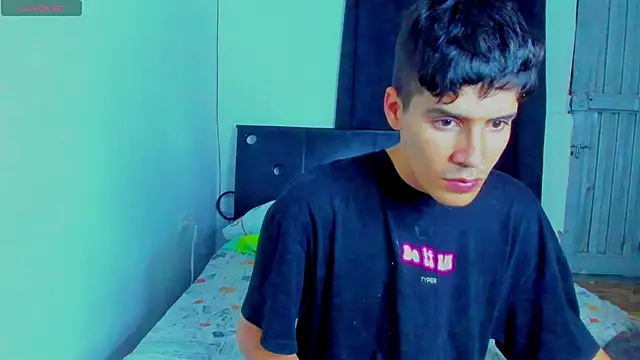 Snapshot of Dimitrixxx__ chatting on 06-17-26, 10:43 Dimitrixxx online show from 06-17-26, 10:43