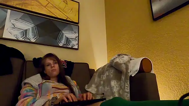 TheDaisyChaos online show from 12-16-24, 06:32