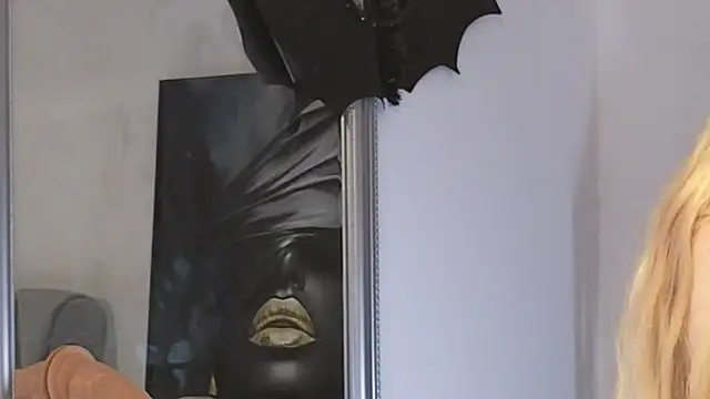 JuliaJuliette online show from 10-28-25, 01:20