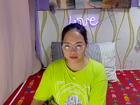 BURBERRY69 online show from 03-10-26, 10:59