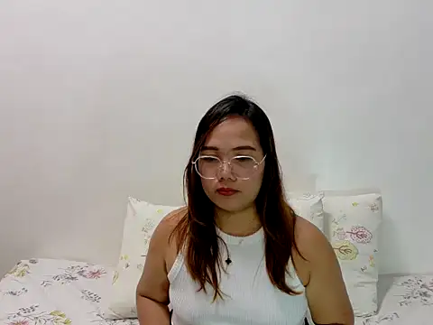 BURBERRY69 online show from 07-06-26, 12:57