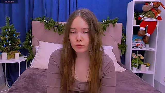 Snapshot of Janie_JJ_Curvie chatting on 12-21-25, 02:30 Janie JJ Curvie online show from 12-21-25, 02:30