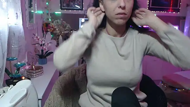 Snapshot of misscectito13 chatting on 03-10-25, 04:25 misscectito13 online show from 03-10-25, 04:25