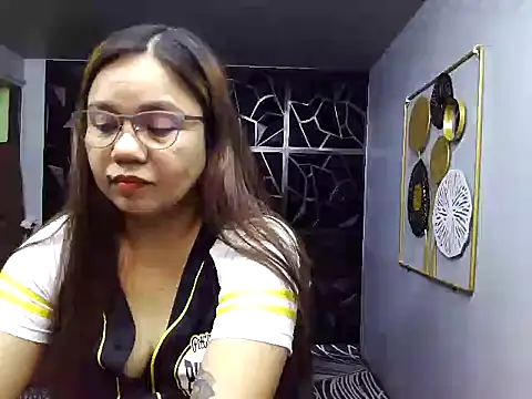 Snapshot of ambersmile chatting on 03-02-25, 12:11 ambersmile online show from 03-02-25, 12:11