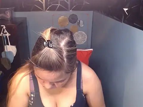 Snapshot of ambersmile chatting on 10-12-25, 10:58 ambersmile online show from 10-12-25, 10:58