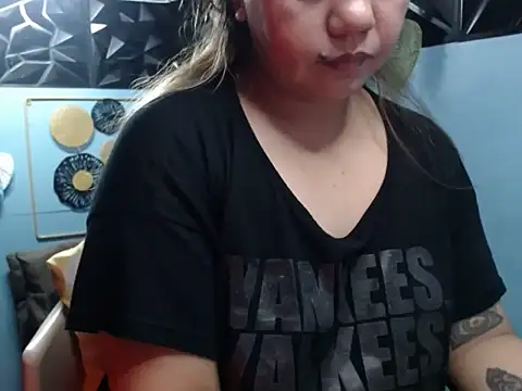 Snapshot of ambersmile chatting on 11-10-25, 12:53 ambersmile online show from 11-10-25, 12:53