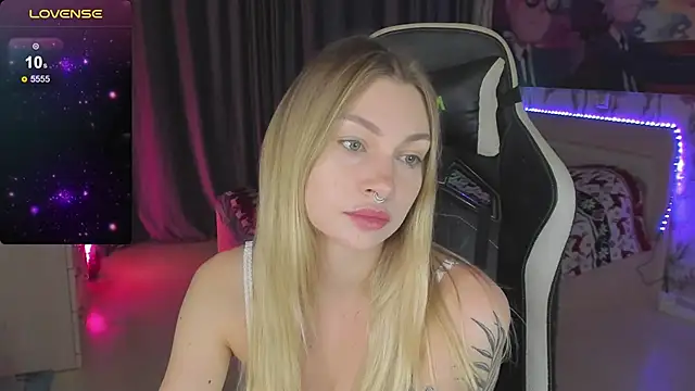 Snapshot of BiMolly chatting on 12-08-24, 09:19 BiMolly online show from 12-08-24, 09:19