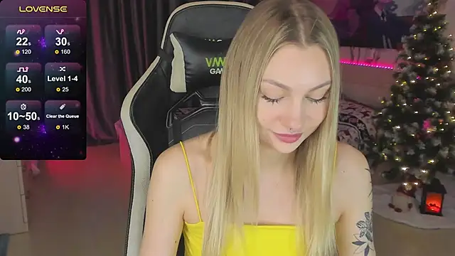 Snapshot of BiMolly chatting on 12-31-24, 03:53 BiMolly online show from 12-31-24, 03:53