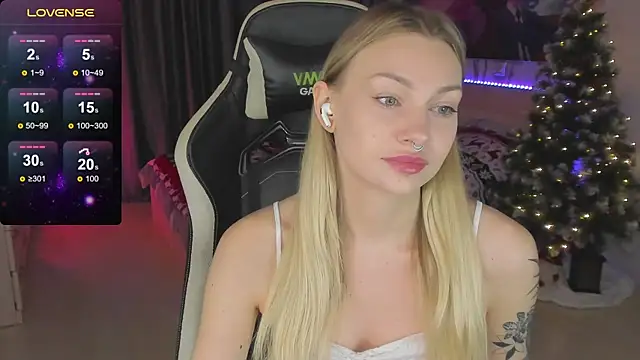 Snapshot of BiMolly chatting on 01-04-25, 09:20 BiMolly online show from 01-04-25, 09:20