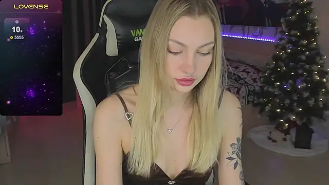 Snapshot of BiMolly chatting on 01-09-25, 11:02 BiMolly online show from 01-09-25, 11:02