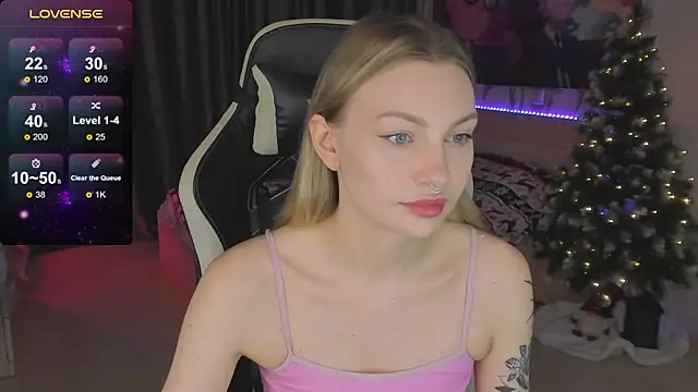 Snapshot of BiMolly chatting on 01-11-25, 01:06 BiMolly online show from 01-11-25, 01:06