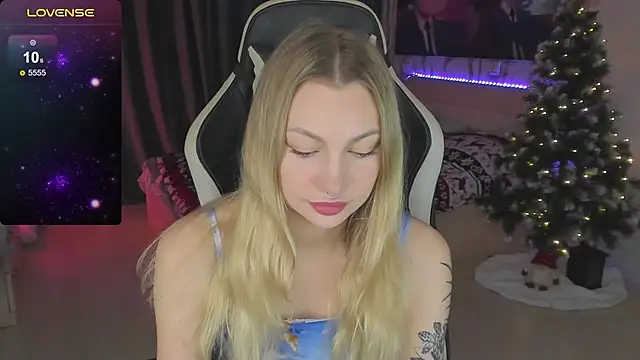 Snapshot of BiMolly chatting on 01-14-25, 10:44 BiMolly online show from 01-14-25, 10:44