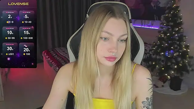 Snapshot of BiMolly chatting on 01-15-25, 10:13 BiMolly online show from 01-15-25, 10:13