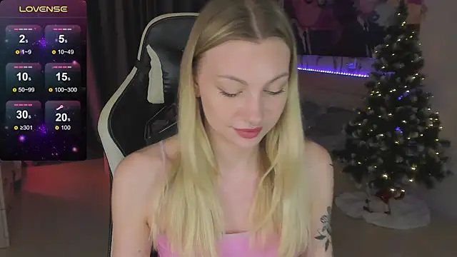 Snapshot of BiMolly chatting on 01-27-25, 03:18 BiMolly online show from 01-27-25, 03:18