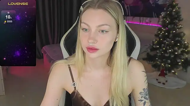 Snapshot of BiMolly chatting on 01-29-25, 07:00 BiMolly online show from 01-29-25, 07:00