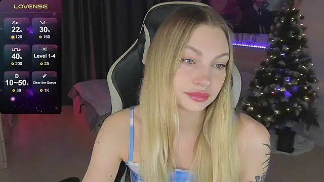 Snapshot of BiMolly chatting on 02-08-25, 11:13 BiMolly online show from 02-08-25, 11:13