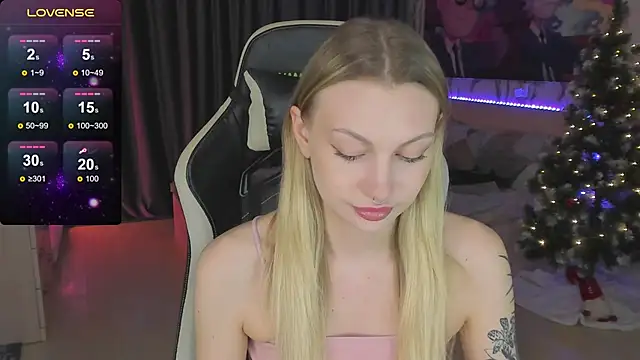 Snapshot of BiMolly chatting on 02-25-25, 06:09 BiMolly online show from 02-25-25, 06:09