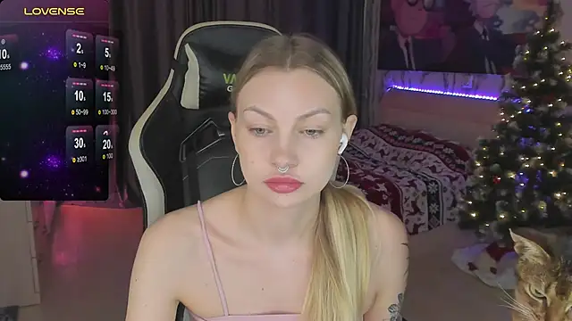 Snapshot of BiMolly chatting on 02-26-25, 02:25 BiMolly online show from 02-26-25, 02:25