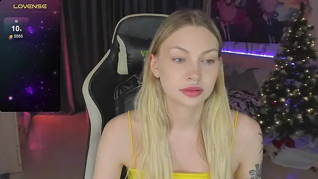 Snapshot of BiMolly chatting on 02-27-25, 10:42 BiMolly online show from 02-27-25, 10:42