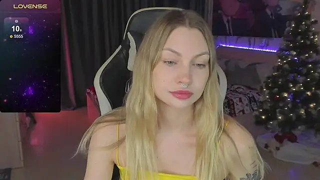 Snapshot of BiMolly chatting on 02-28-25, 09:12 BiMolly online show from 02-28-25, 09:12