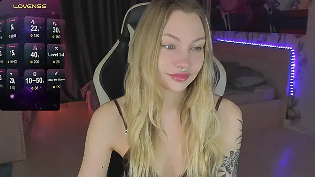 Snapshot of BiMolly chatting on 03-11-25, 10:20 BiMolly online show from 03-11-25, 10:20