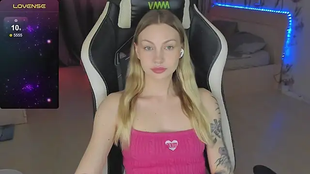 Snapshot of BiMolly chatting on 03-14-25, 09:35 BiMolly online show from 03-14-25, 09:35