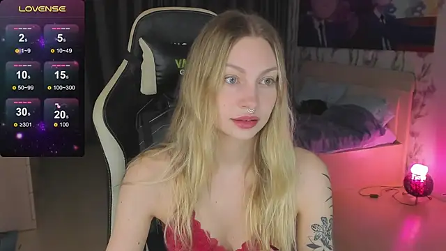 Snapshot of BiMolly chatting on 03-20-25, 04:31 BiMolly online show from 03-20-25, 04:31