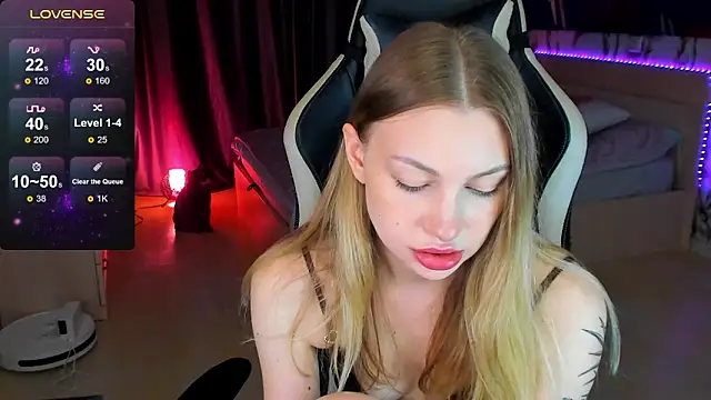 Snapshot of BiMolly chatting on 09-09-25, 02:44 BiMolly online show from 09-09-25, 02:44