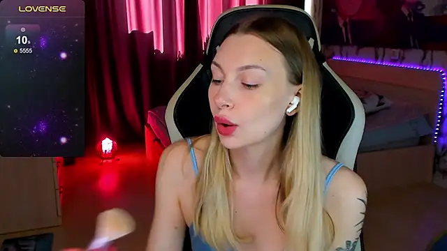 Snapshot of BiMolly chatting on 09-12-25, 05:40 BiMolly online show from 09-12-25, 05:40