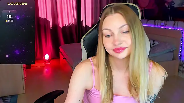 Snapshot of BiMolly chatting on 09-13-25, 08:47 BiMolly online show from 09-13-25, 08:47