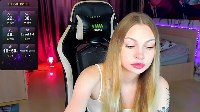 Snapshot of BiMolly chatting on 09-15-25, 11:21 BiMolly online show from 09-15-25, 11:21