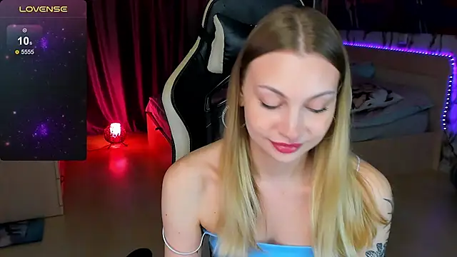 Snapshot of BiMolly chatting on 09-17-25, 02:19 BiMolly online show from 09-17-25, 02:19