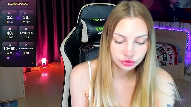 Snapshot of BiMolly chatting on 10-02-25, 12:39 BiMolly online show from 10-02-25, 12:39