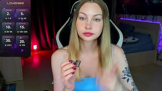 Snapshot of BiMolly chatting on 10-08-25, 06:49 BiMolly online show from 10-08-25, 06:49