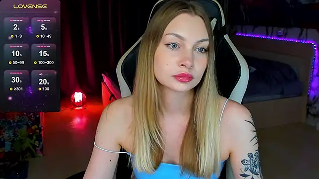 Snapshot of BiMolly chatting on 10-21-25, 06:52 BiMolly online show from 10-21-25, 06:52