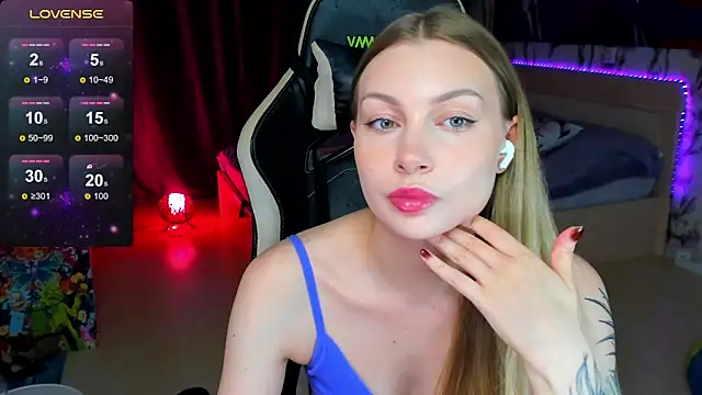 Snapshot of BiMolly chatting on 10-26-25, 09:21 BiMolly online show from 10-26-25, 09:21