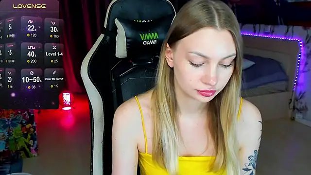 Snapshot of BiMolly chatting on 11-09-25, 02:37 BiMolly online show from 11-09-25, 02:37