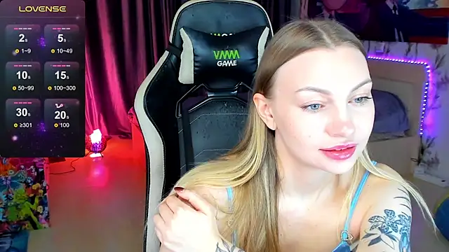 Snapshot of BiMolly chatting on 11-13-25, 09:36 BiMolly online show from 11-13-25, 09:36