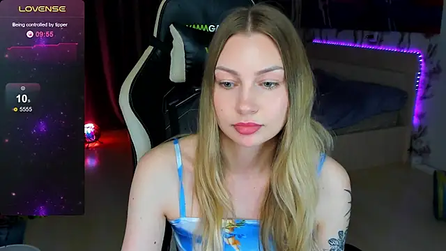 Snapshot of BiMolly chatting on 11-27-25, 02:57 BiMolly online show from 11-27-25, 02:57