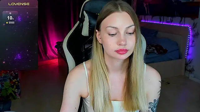 Snapshot of BiMolly chatting on 12-05-25, 03:09 BiMolly online show from 12-05-25, 03:09