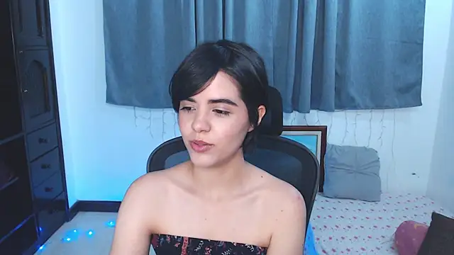 Snapshot of mia_collins_x chatting on 05-28-26, 11:46 mia collins x online show from 05-28-26, 11:46
