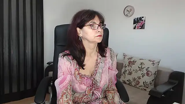 Snapshot of helua54 chatting on 03-10-25, 08:26 helua54 online show from 03-10-25, 08:26