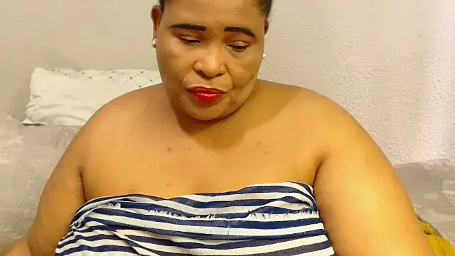 Snapshot of zandile chatting on 10-17-25, 12:41 zandile online show from 10-17-25, 12:41