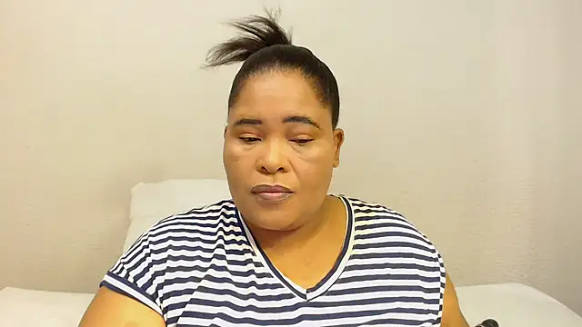 Snapshot of zandile chatting on 10-20-25, 10:38 zandile online show from 10-20-25, 10:38