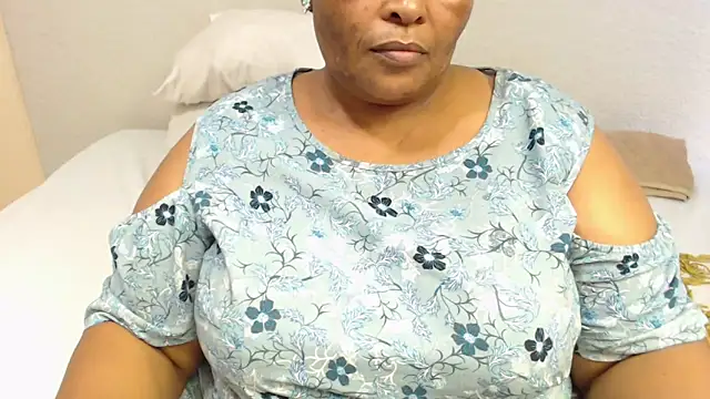 Snapshot of zandile chatting on 12-16-25, 12:43 zandile online show from 12-16-25, 12:43