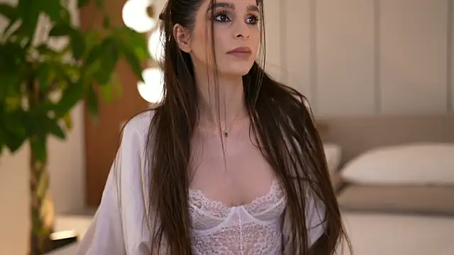 DoviaClaire online show from 12-19-25, 07:59